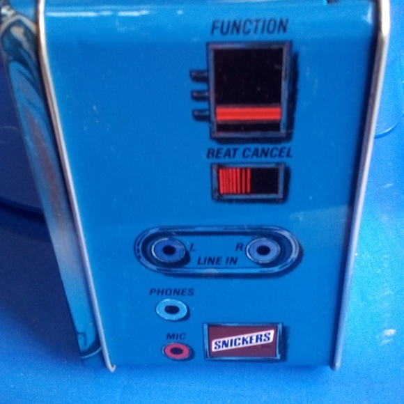 1990 Snickers Boom Box Tin - Picture 2 of 12